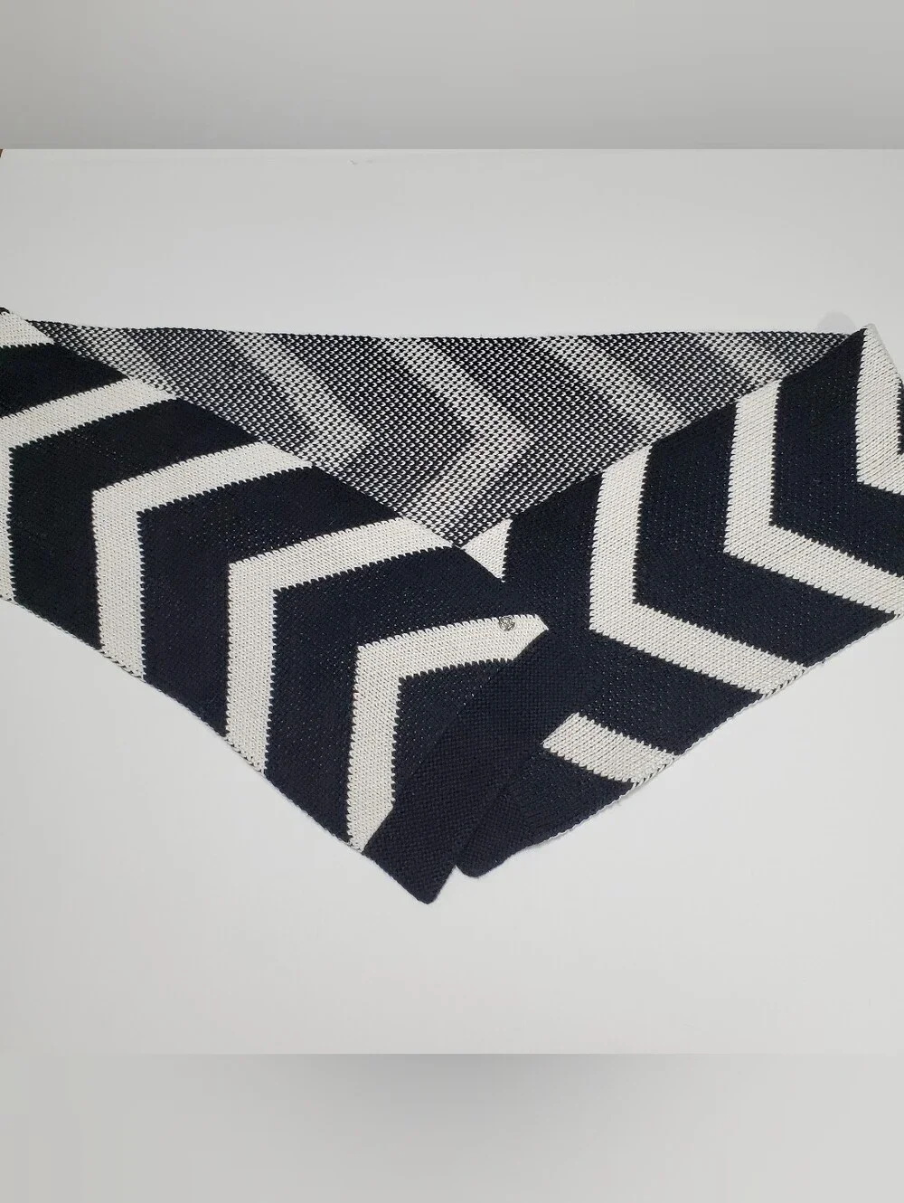 Lululemon Women's Winter Scarf Black White Stripe Knit Pattern  64x7.5